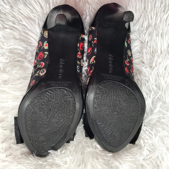 Floral Print Heels - Picture 6 of 7